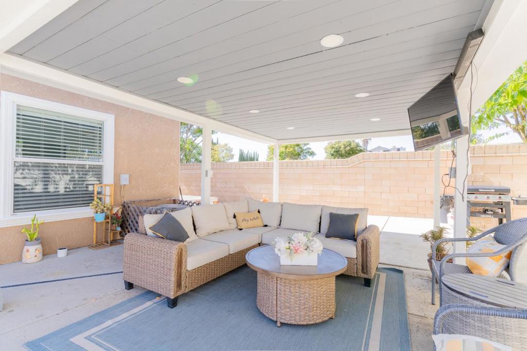 656 Grape Ct, Los Banos, CA 93635