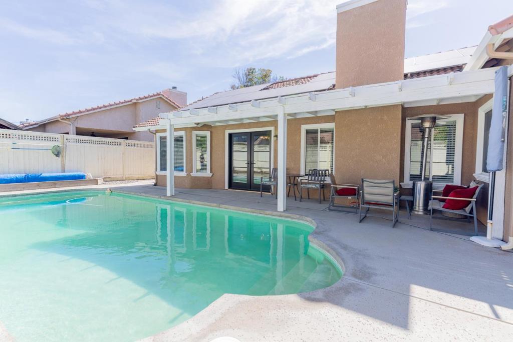 656 Grape Ct, Los Banos, CA 93635