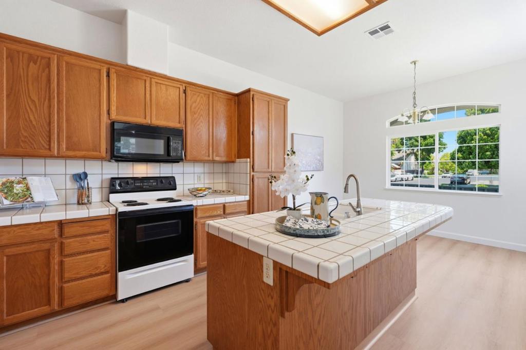 1971 Crutchfield Ln, Manteca, CA 95336
