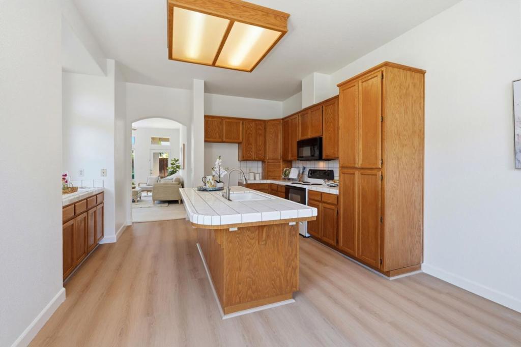 1971 Crutchfield Ln, Manteca, CA 95336