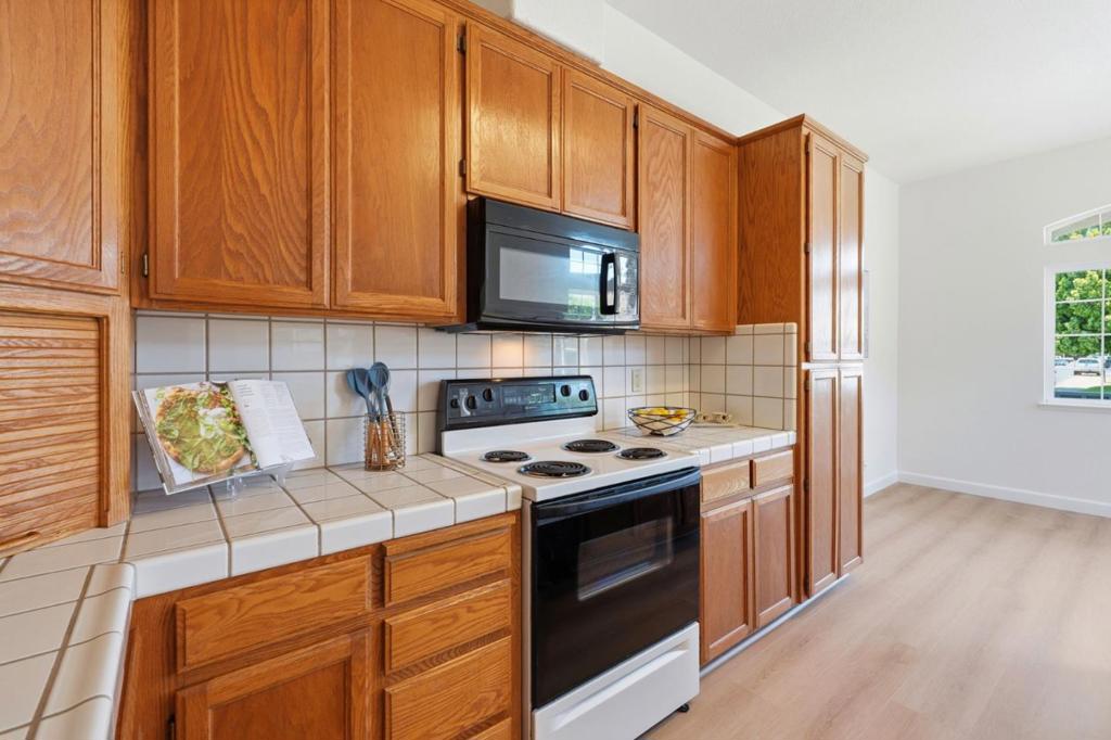1971 Crutchfield Ln, Manteca, CA 95336