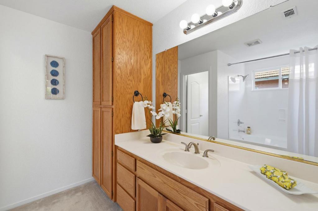 1971 Crutchfield Ln, Manteca, CA 95336