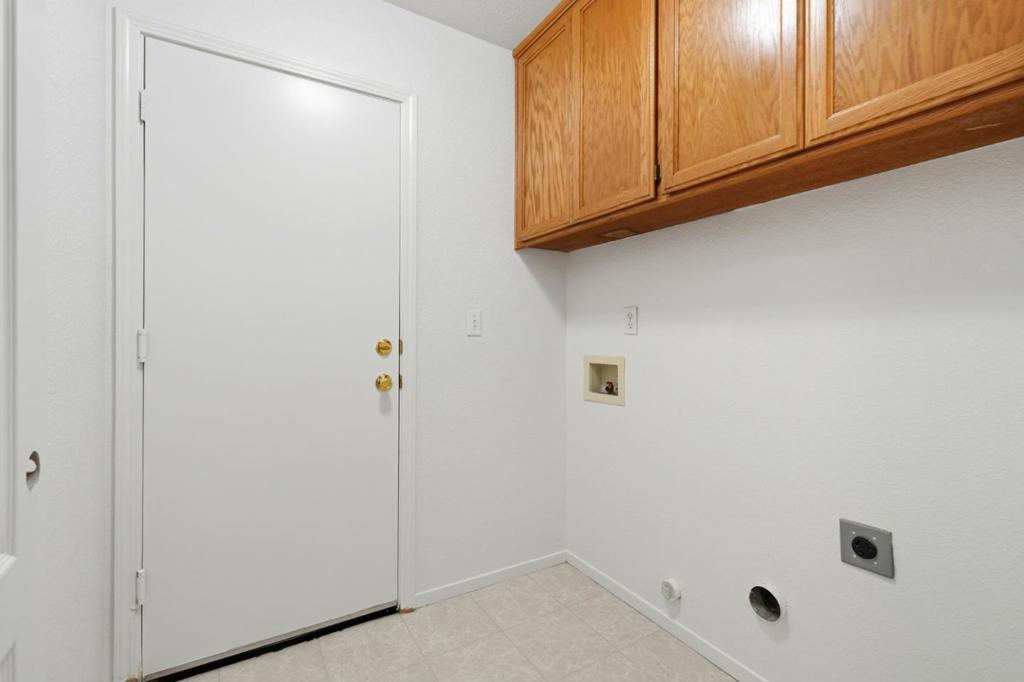 1971 Crutchfield Ln, Manteca, CA 95336