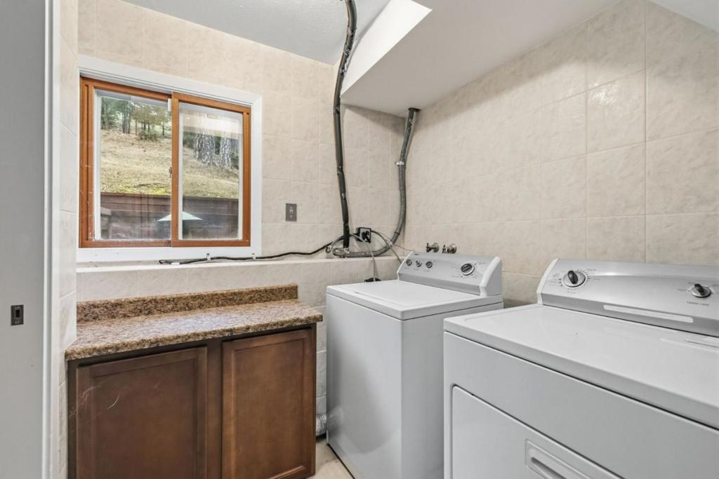 12910 Jackson Mill Dr, Groveland, CA 95321