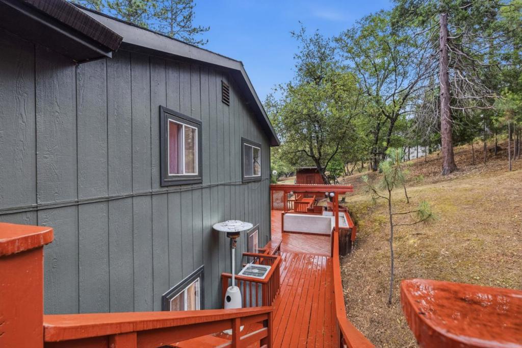 12910 Jackson Mill Dr, Groveland, CA 95321