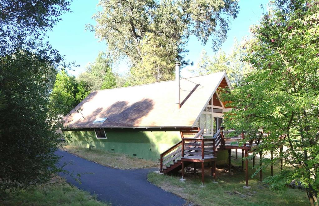 13287 Wells Fargo Dr, Groveland, CA 95321