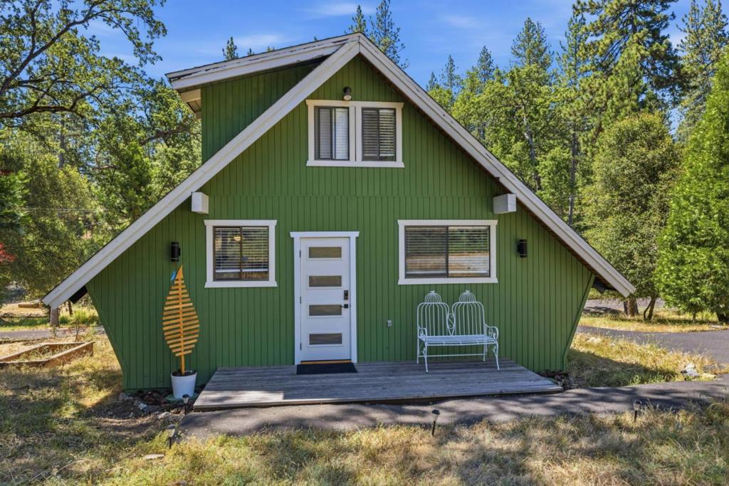 13287 Wells Fargo Dr, Groveland, CA 95321