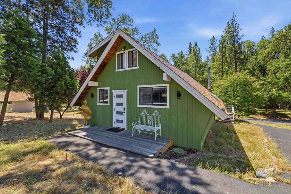 13287 Wells Fargo Dr, Groveland, CA 95321