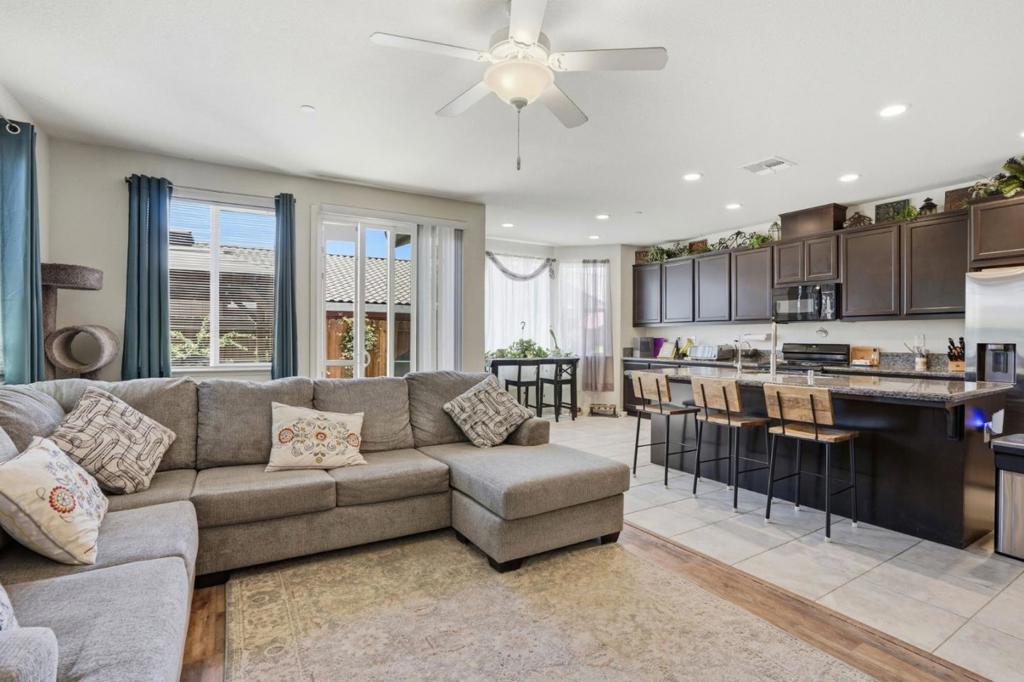 1437 Willmott Rd, Los Banos, CA 93635