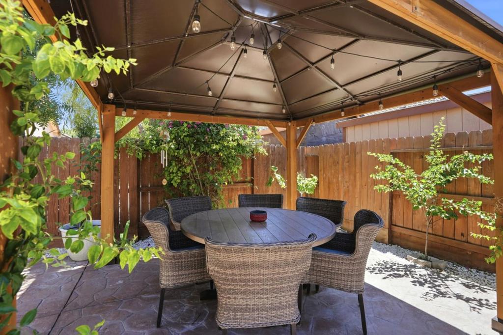 1437 Willmott Rd, Los Banos, CA 93635