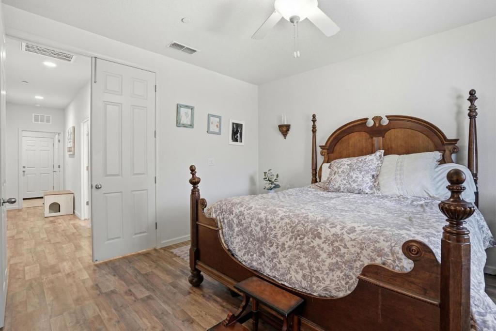 1437 Willmott Rd, Los Banos, CA 93635