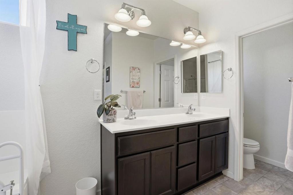 1437 Willmott Rd, Los Banos, CA 93635