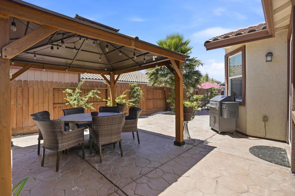 1437 Willmott Rd, Los Banos, CA 93635