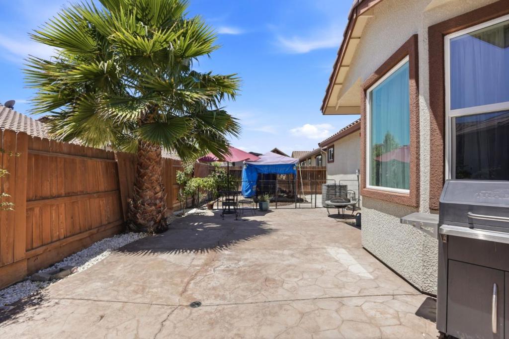1437 Willmott Rd, Los Banos, CA 93635