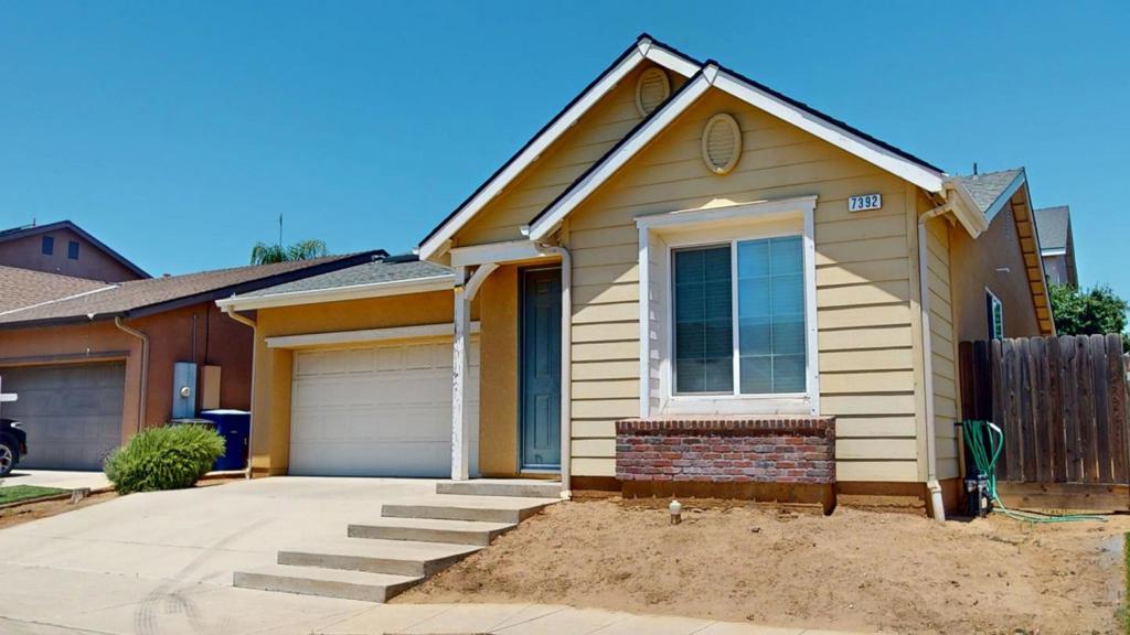 7392 Robinson, Fresno, CA 93737