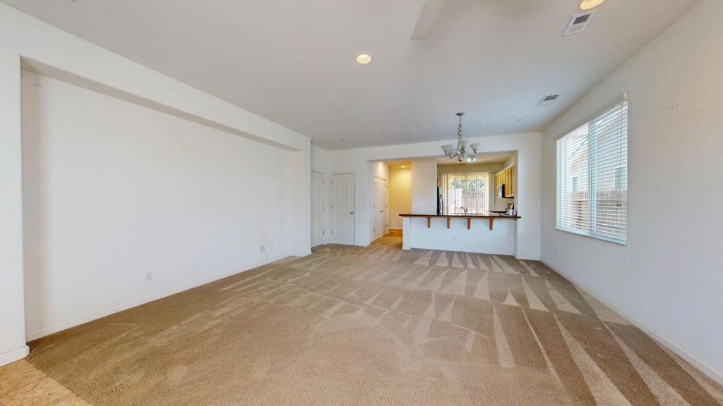 7392 Robinson, Fresno, CA 93737