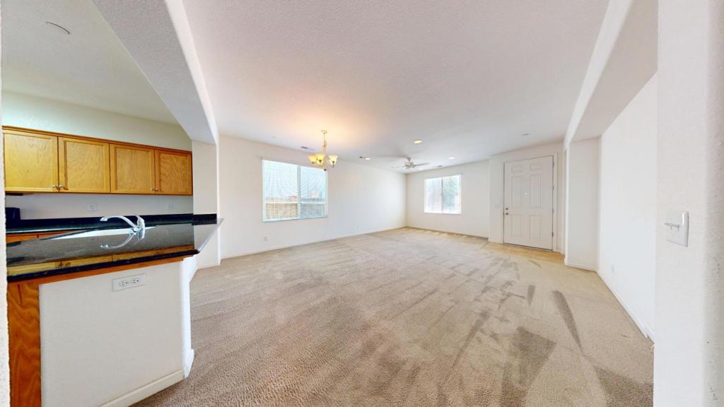 7392 Robinson, Fresno, CA 93737