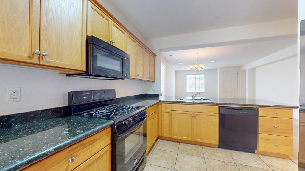 7392 Robinson, Fresno, CA 93737