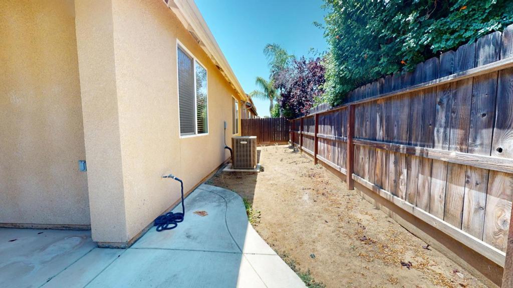 7392 Robinson, Fresno, CA 93737