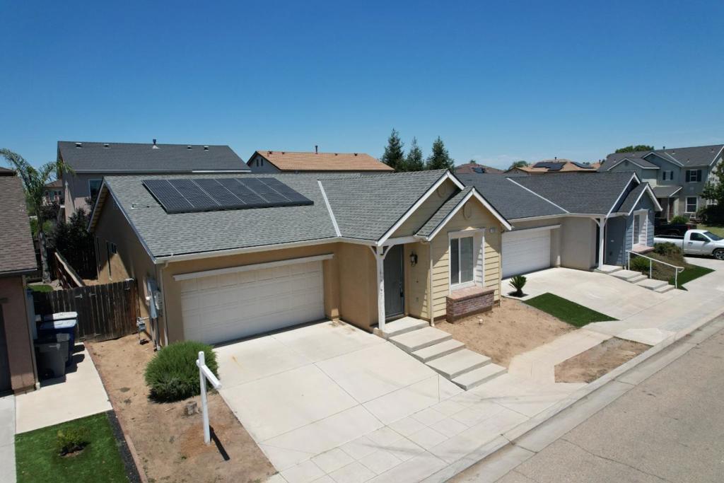 7392 Robinson, Fresno, CA 93737