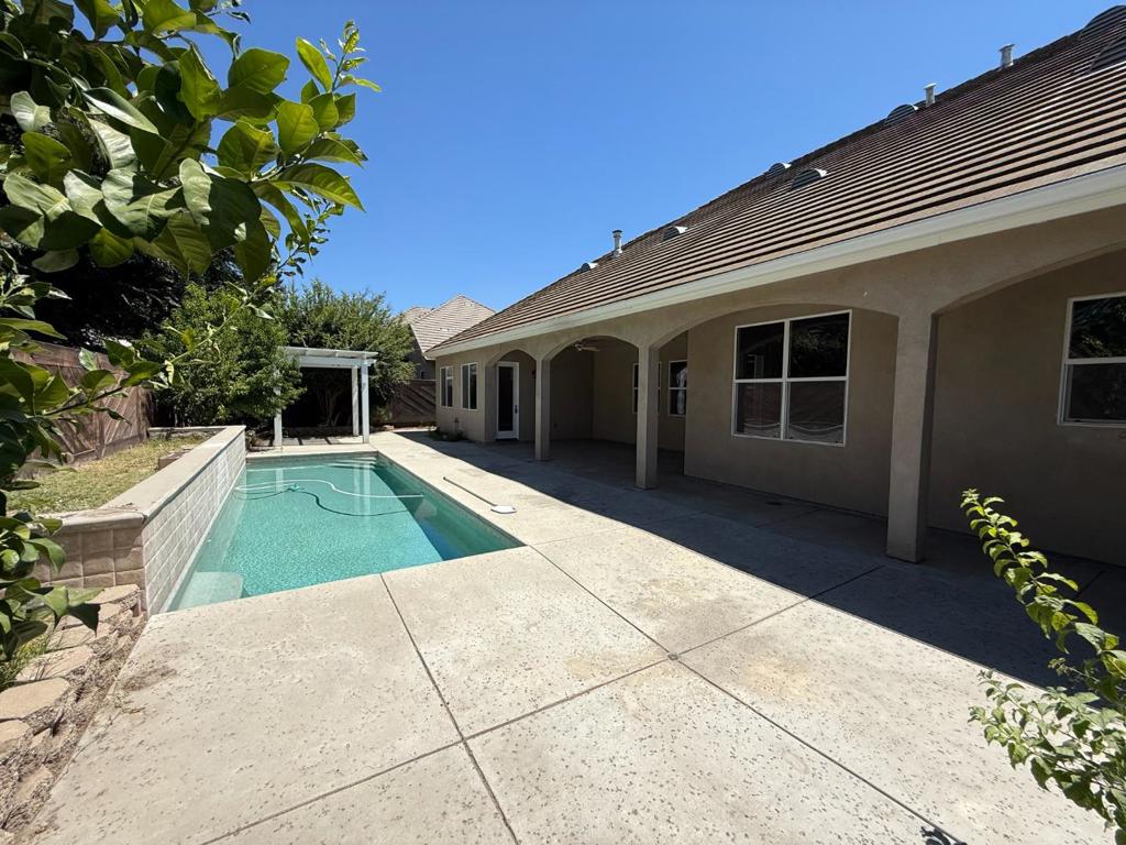 1411 Burman Dr, Turlock, CA 95382