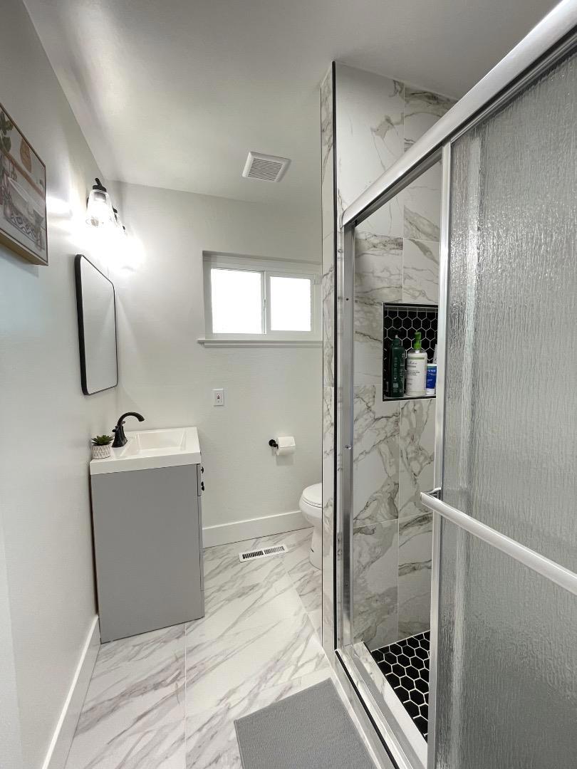 725 W Rialto Ave, Fresno, CA 93705