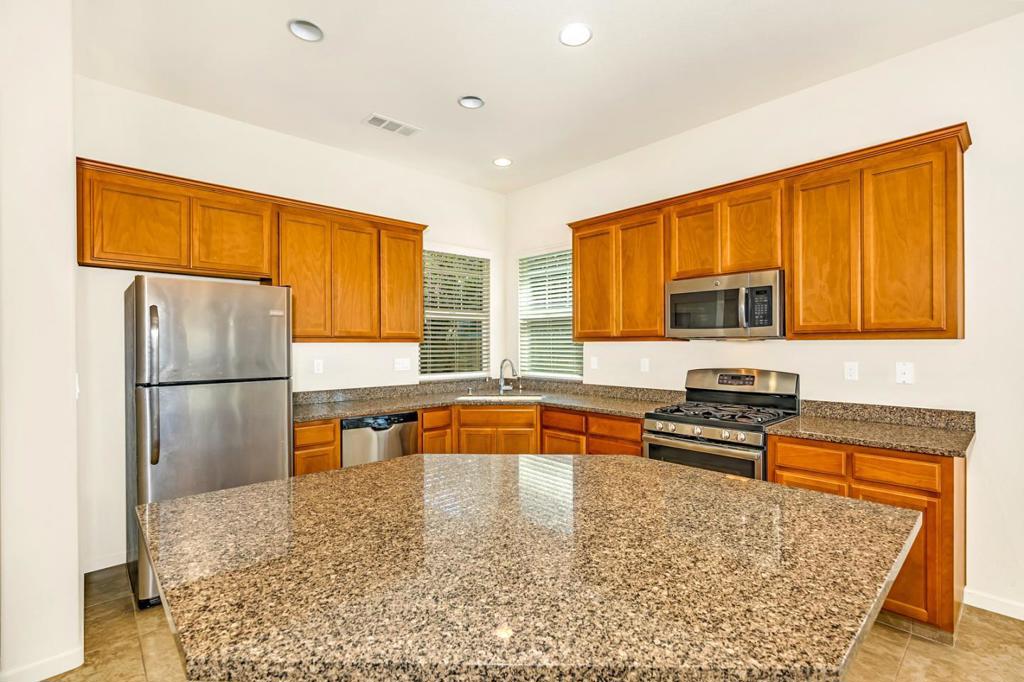1149 Bellflower Way, Los Banos, CA 93635