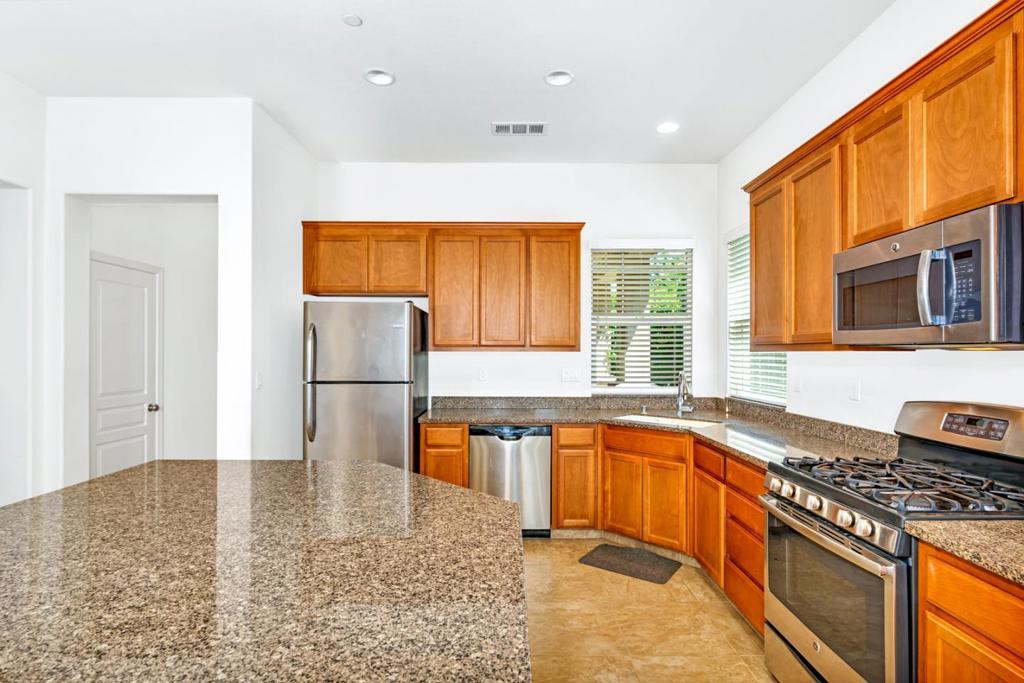 1149 Bellflower Way, Los Banos, CA 93635