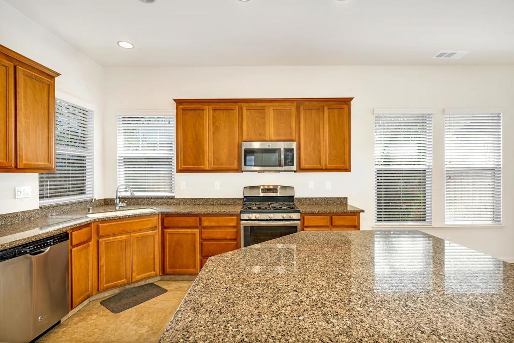 1149 Bellflower Way, Los Banos, CA 93635