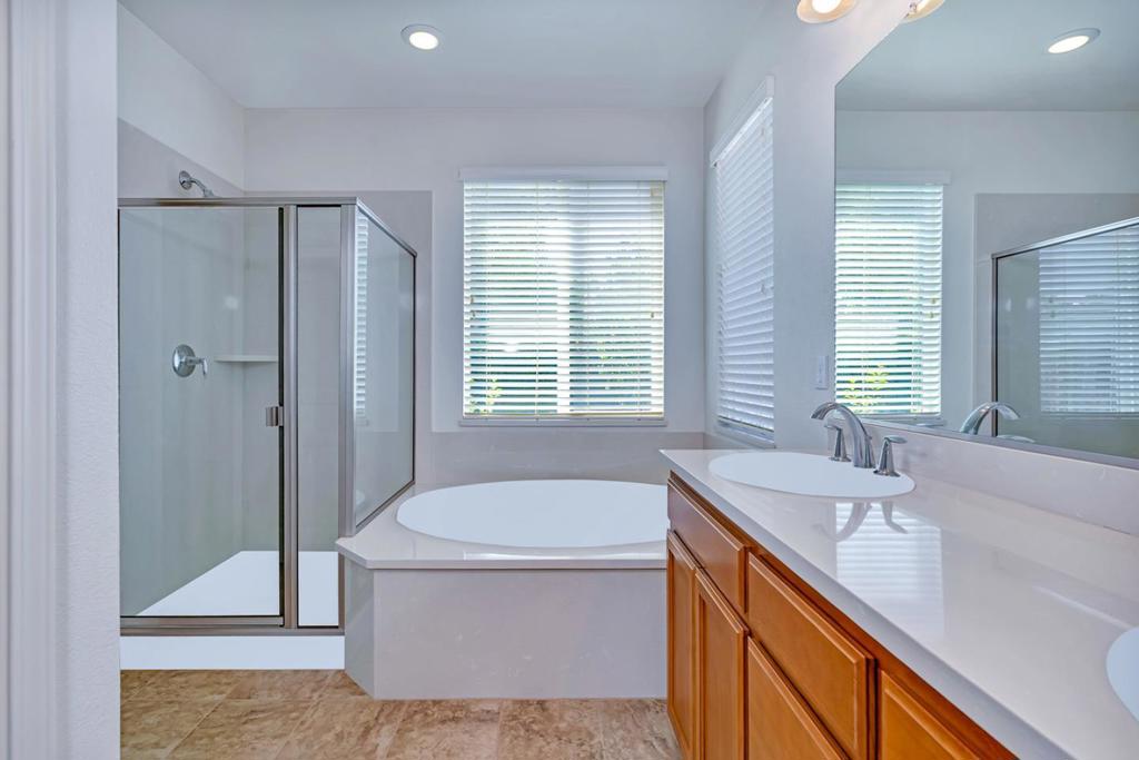 1149 Bellflower Way, Los Banos, CA 93635