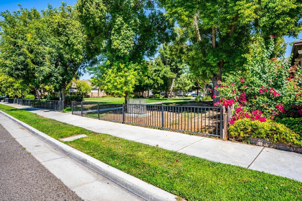 1149 Bellflower Way, Los Banos, CA 93635