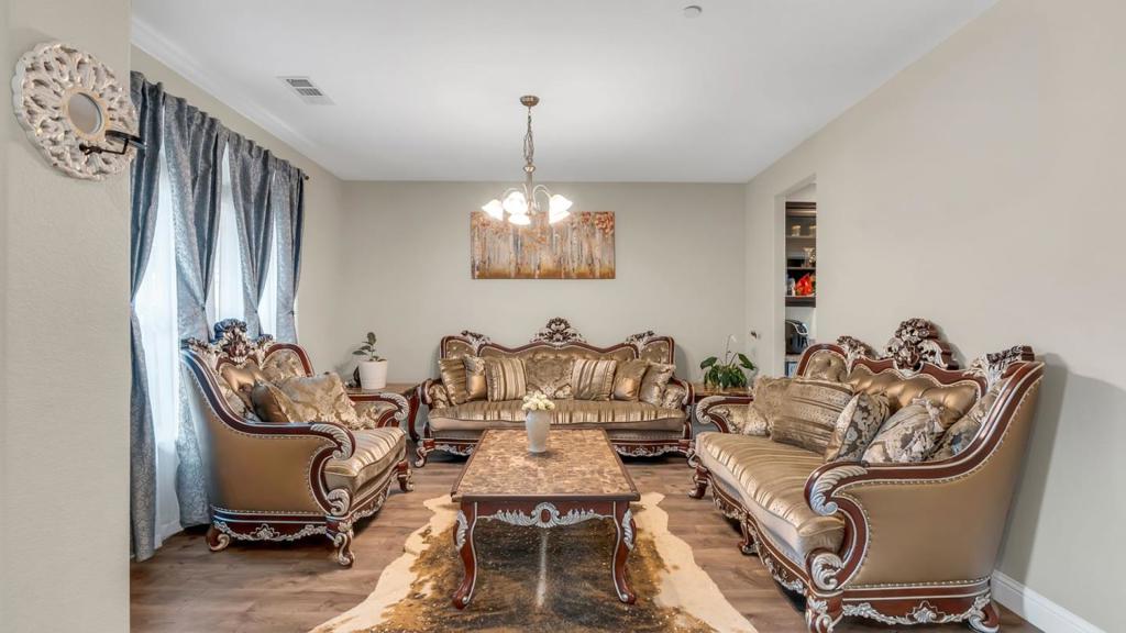 256 Gina St, Manteca, CA 95337