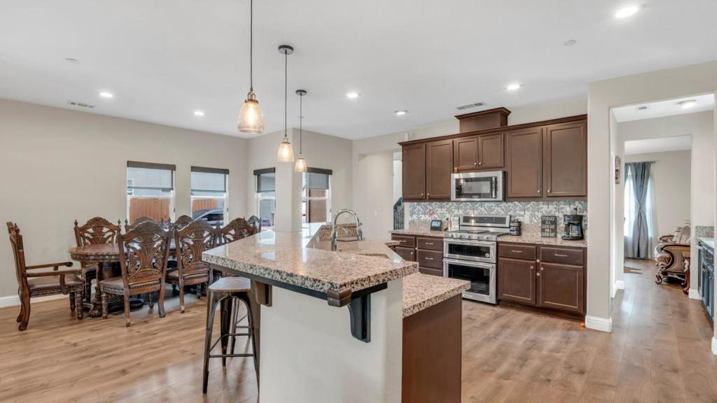 256 Gina St, Manteca, CA 95337