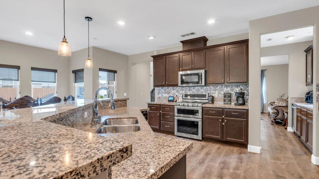 256 Gina St, Manteca, CA 95337