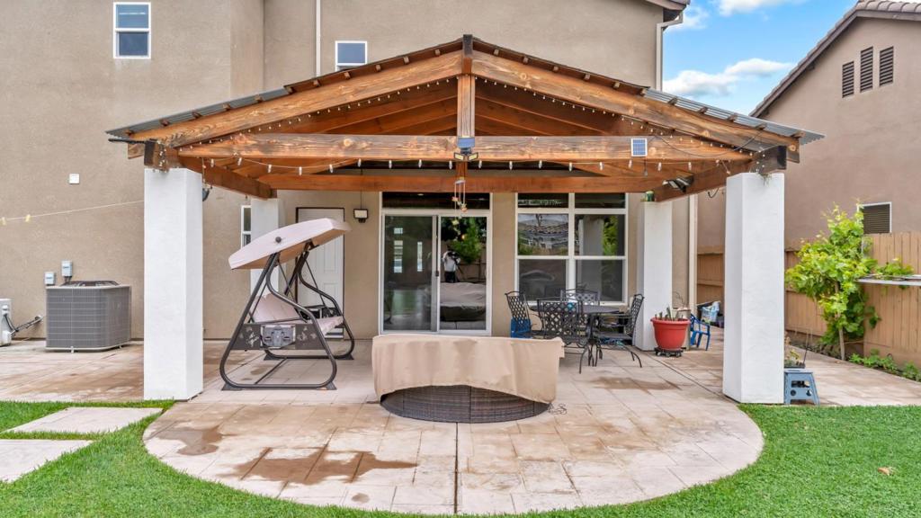 256 Gina St, Manteca, CA 95337
