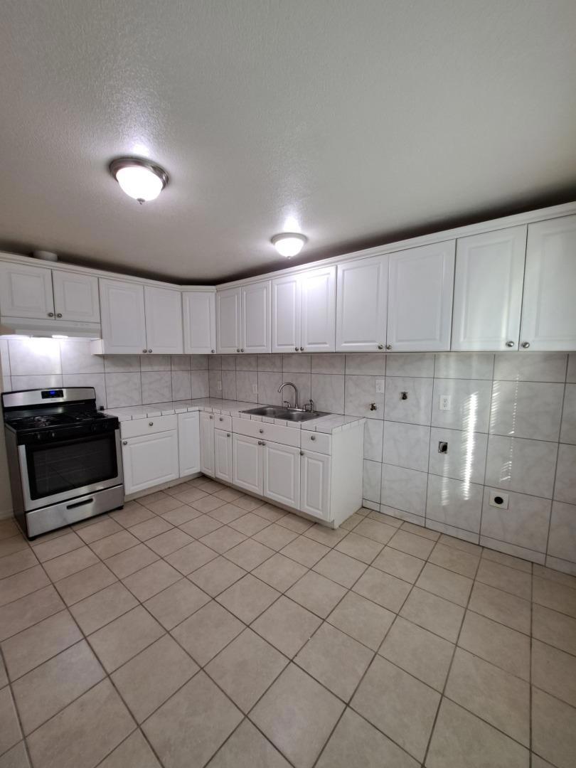 2221 S Poppy Ave, Fresno, CA 93706