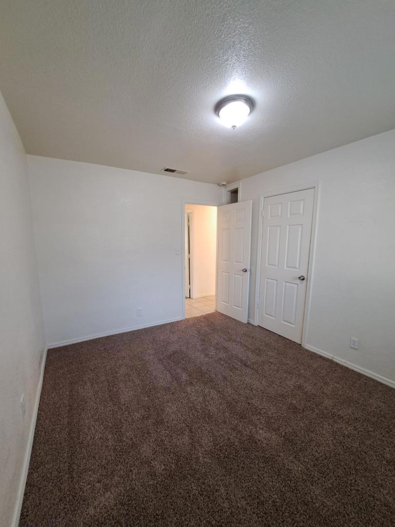 2221 S Poppy Ave, Fresno, CA 93706
