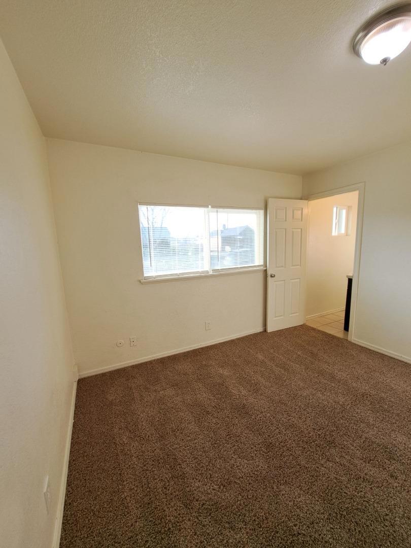 2221 S Poppy Ave, Fresno, CA 93706