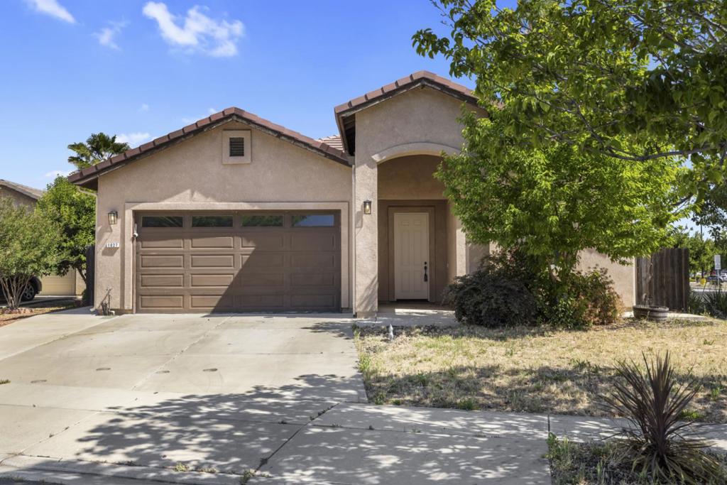 1027 Winter Ln, Patterson, CA 95363