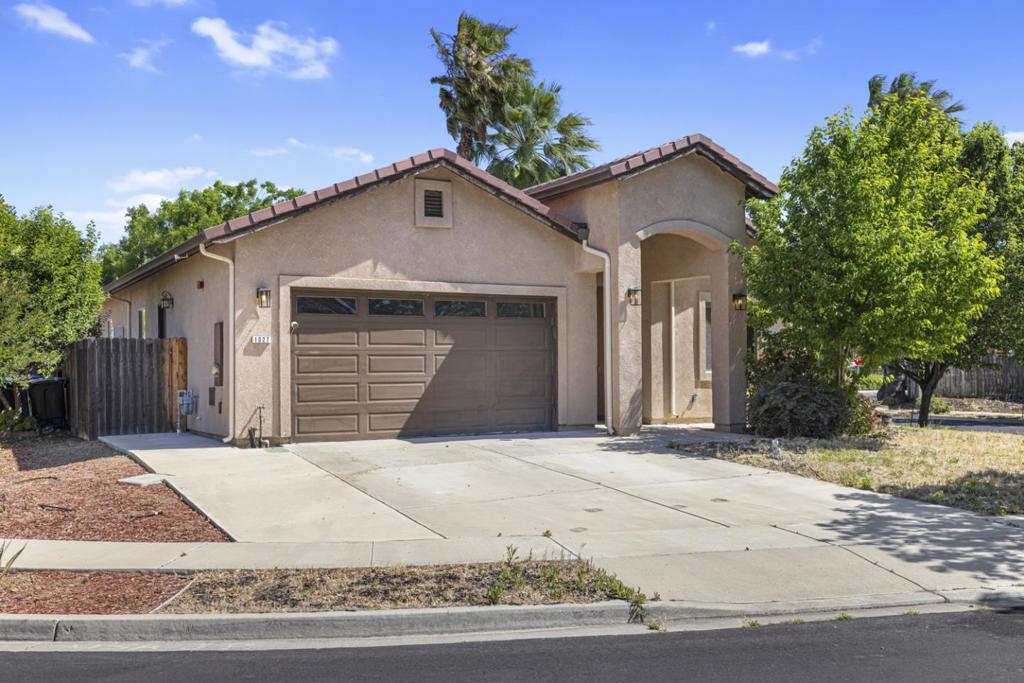 1027 Winter Ln, Patterson, CA 95363