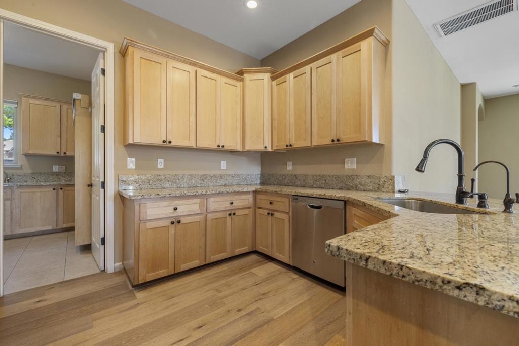 1027 Winter Ln, Patterson, CA 95363