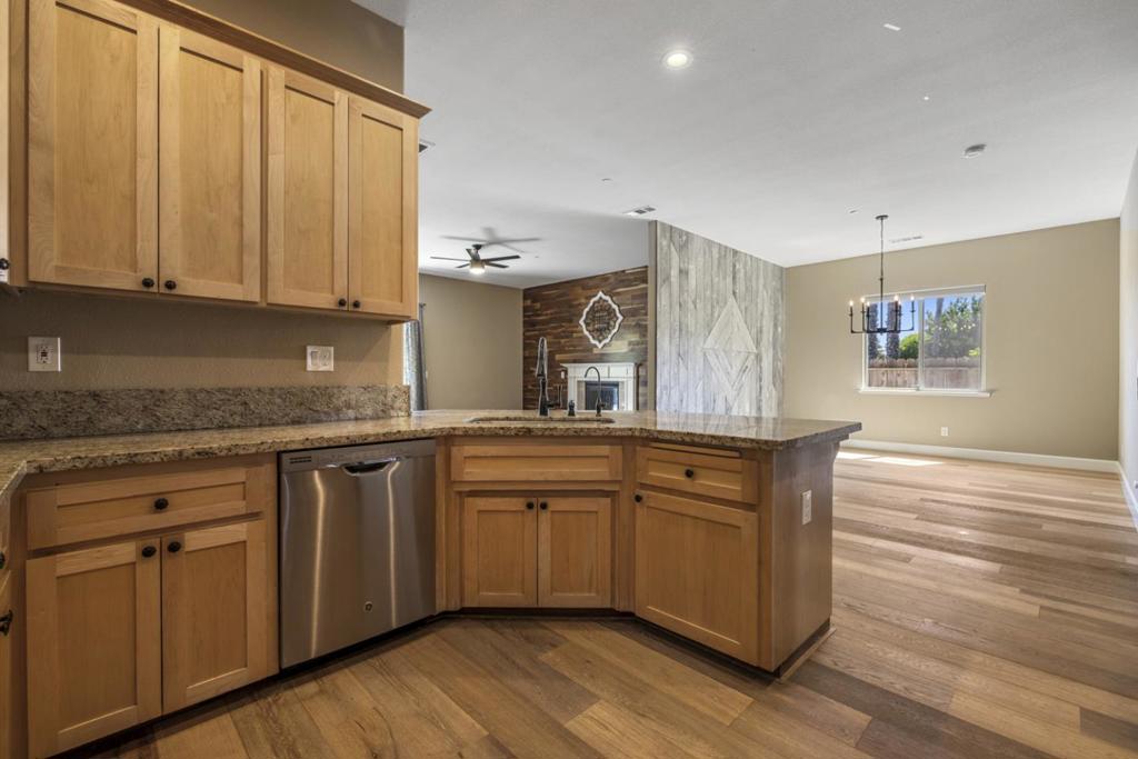 1027 Winter Ln, Patterson, CA 95363