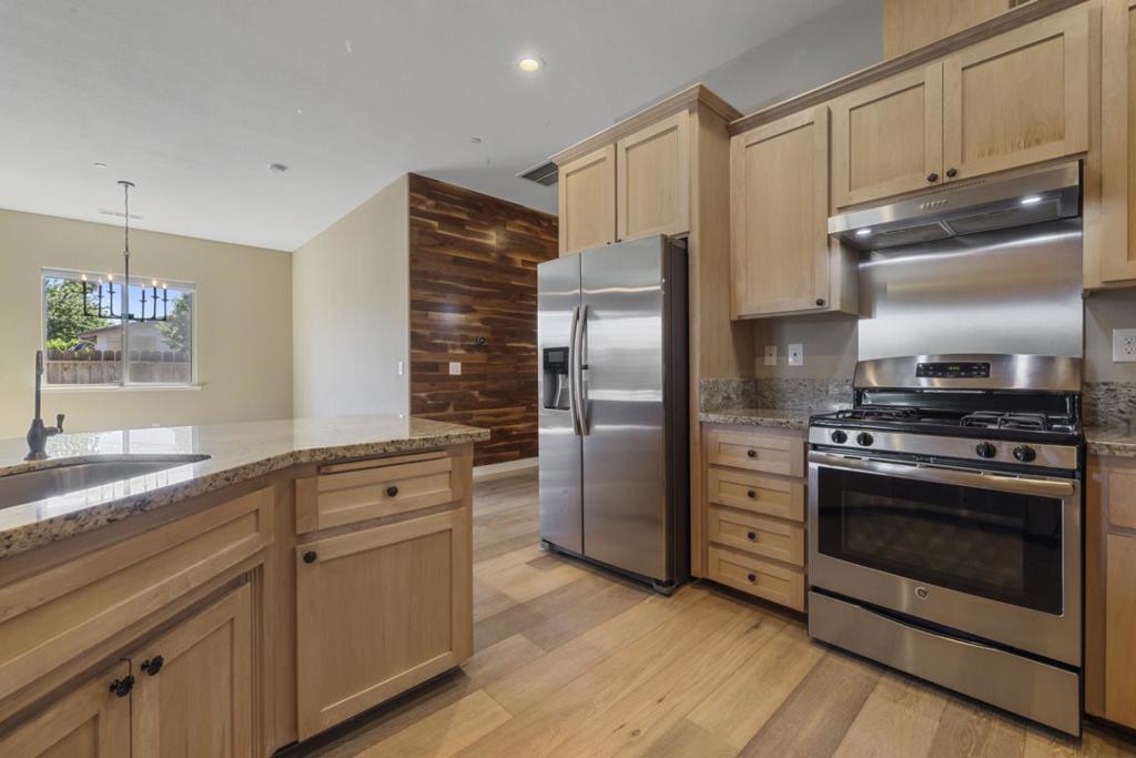 1027 Winter Ln, Patterson, CA 95363
