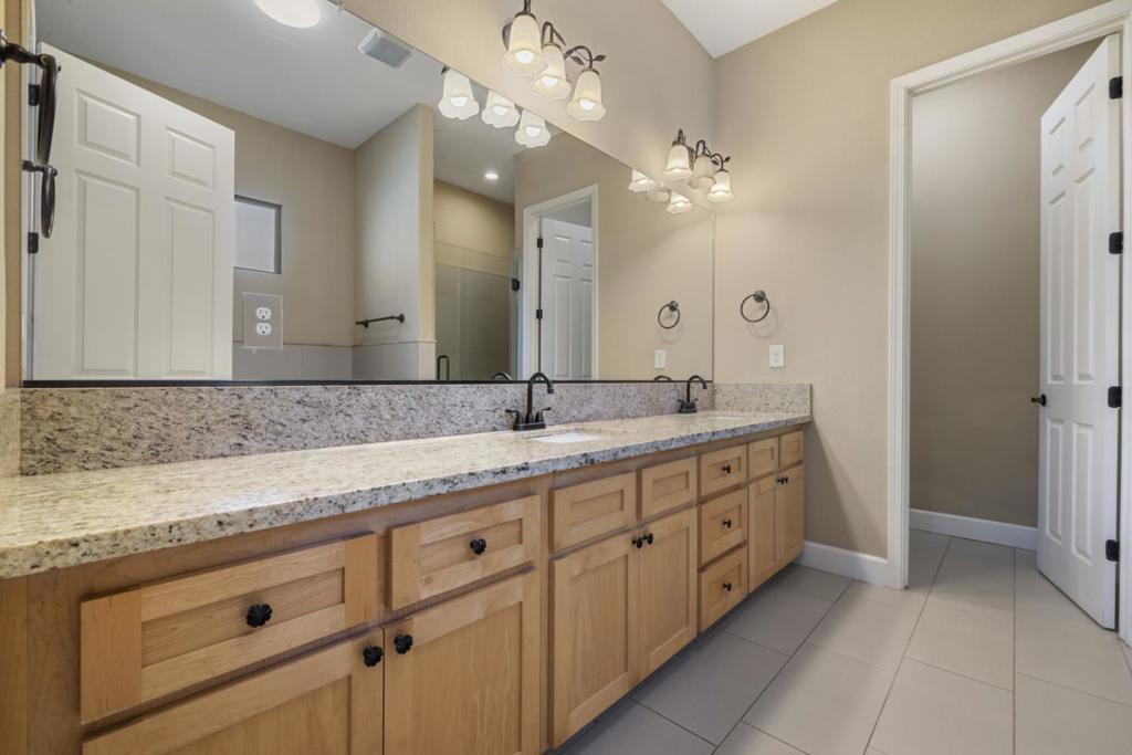 1027 Winter Ln, Patterson, CA 95363