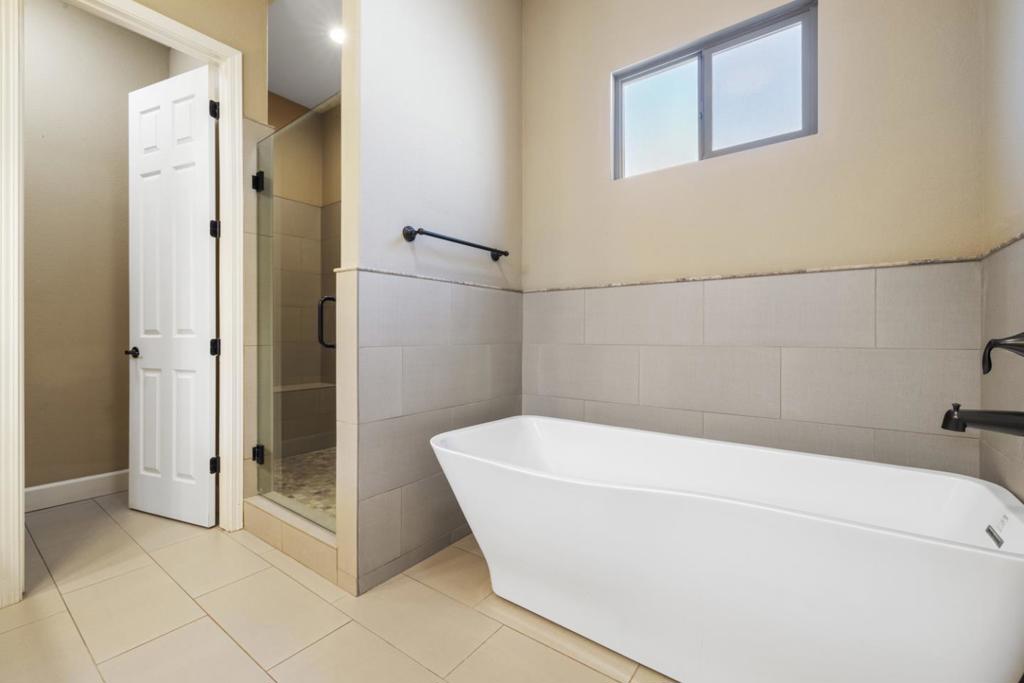 1027 Winter Ln, Patterson, CA 95363