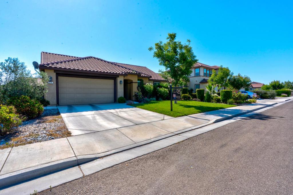 274 North St, Los Banos, CA 93635