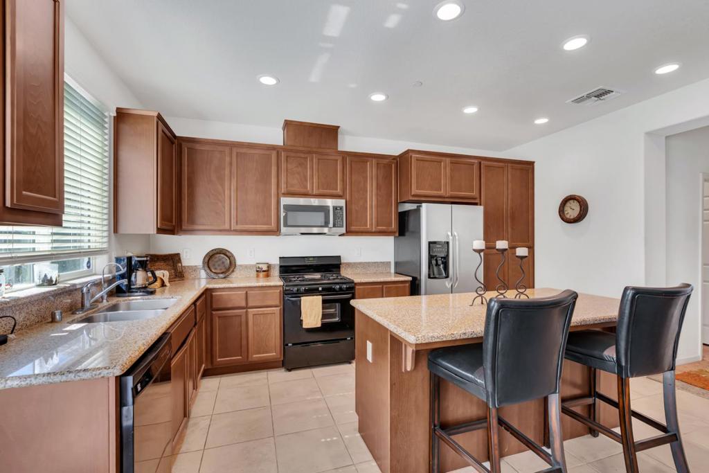274 North St, Los Banos, CA 93635