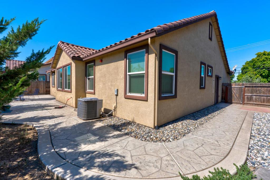 274 North St, Los Banos, CA 93635