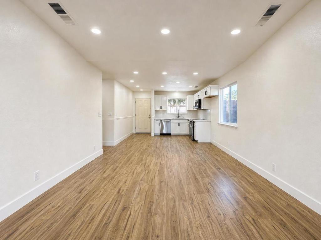 1574 Sun River St, Oakdale, CA 95361