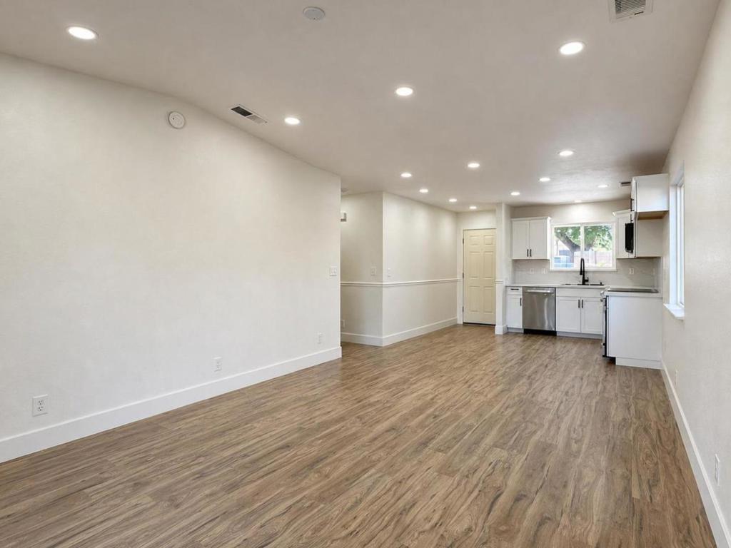 1574 Sun River St, Oakdale, CA 95361